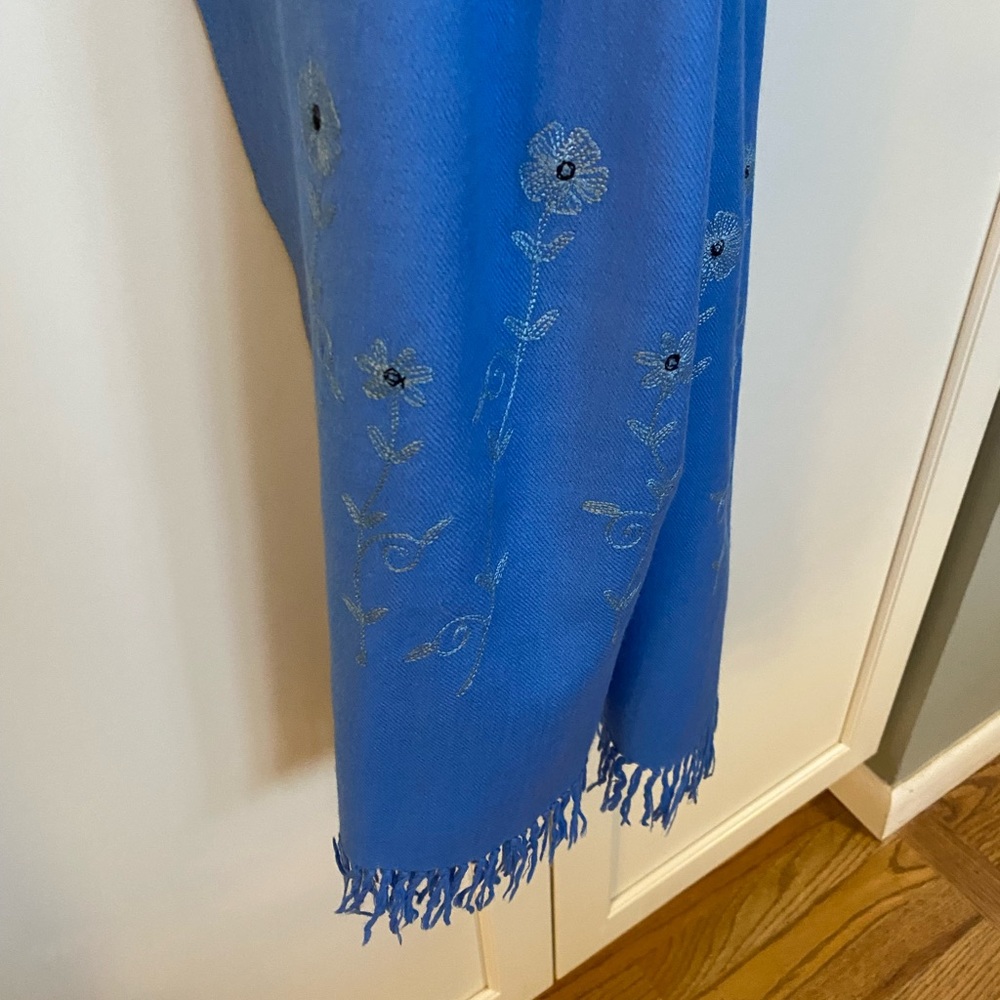 NWOT 100% wool pashmina. Blue with pale silver/ grey embroidered flowers.